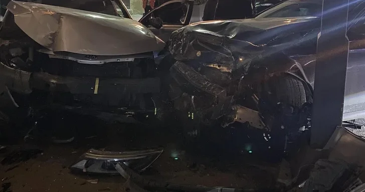 Серьёзное ДТП в центре Баку: Mercedes и Kia столкнулись на перекрёстке