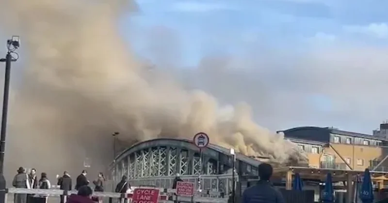 Из за крупного пожара в северной части Лондона наблюдаются перебои в движении поездов