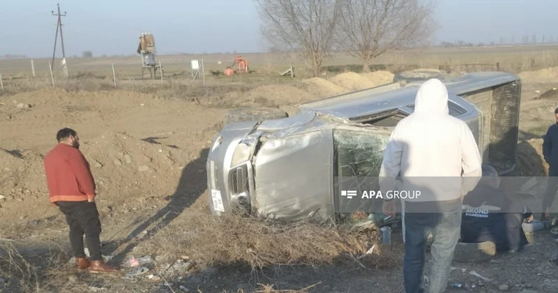 Ağdamda maşın aşıb, xəsarət alan var FOTO