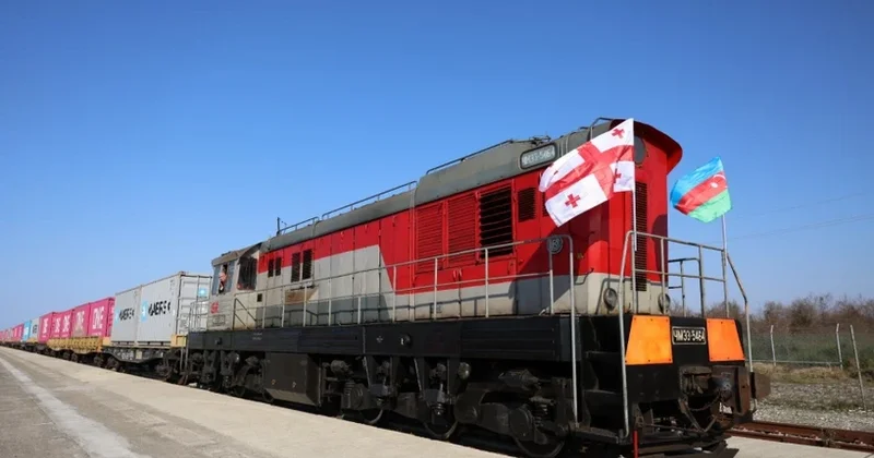 Из Поти в Баку запустили скоростной блок поезд