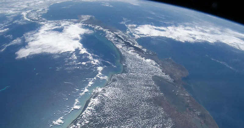 Sakit okean bir nöqtədə Atlantikdən daha yüksəkdir: Bu necə mümkündür?