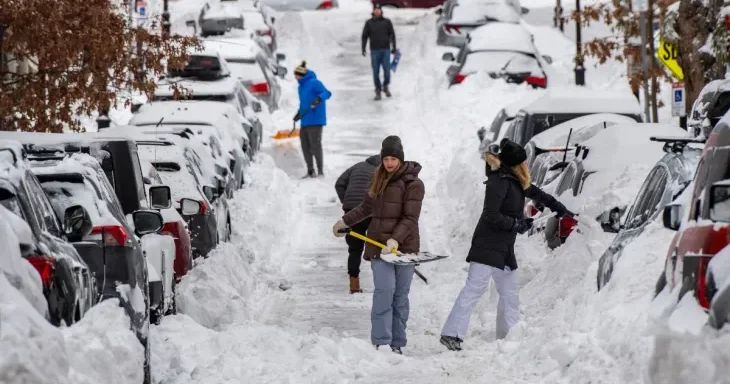 TƏHLÜKƏ: Güclü qar onlarla insanın həyatını aldı KONKRET