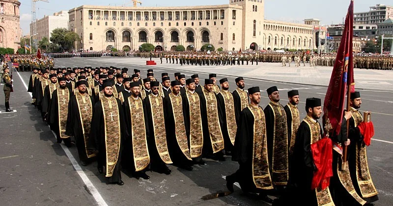 Армения обсуждает вывод военных священников из подчинения Эчмиадзина