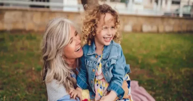 Nəvələrlə ünsiyyət beynin gənc qalmasına kömək edir