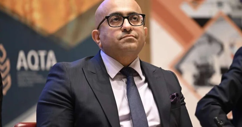 Nazir sədr müavinini işdən çıxardı