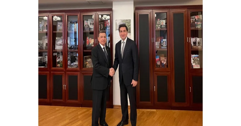 Hikmət Hacıyev Türkmənistan səfiri ilə görüşüb