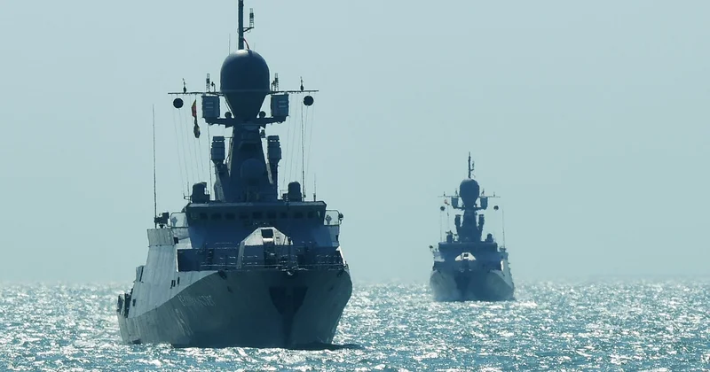 Британский флот перехватил российские суда в Ла Манше и взял их под контроль НАТО Minval Politika