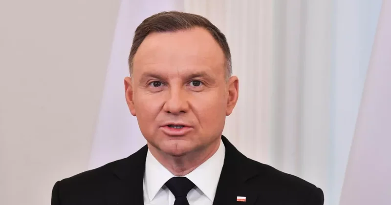 Экс президент Польши хочет в Совет мира