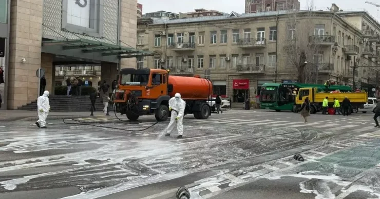 Yağışdan sonra Bakının küçələri yuyuldu FOTOLENT
