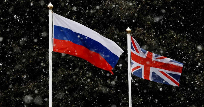 Дипломатический скандал: Россия высылает сотрудника посольства Британии
