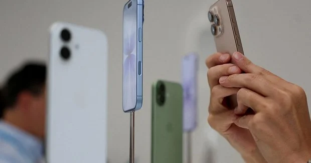Apple представила iPhone через 50 лет
