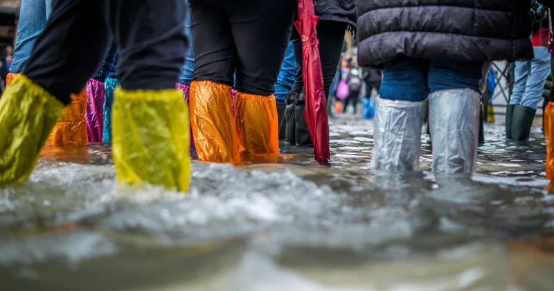 В 50 многоквартирных домах Махачкалы закончили откачивать воду