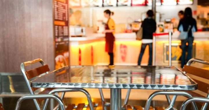 İran müharibəsi restoranlara da mənfi təsir göstərir