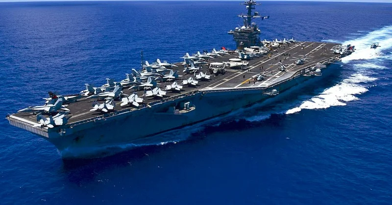 Хуситы ударили по авианосцу США