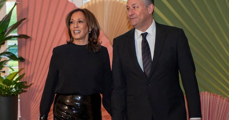 Donald Tramp Kamala Harrisin ərini işdən çıxarıb
