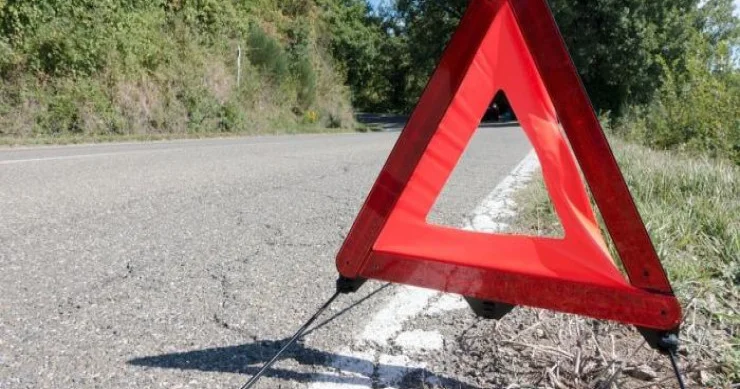 Ağcabədidə minik maşını traktorla TOQQUŞDU: ölənlər var