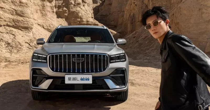 Geely показал доступный кроссовер с функцией массажа и люком в крыше ФОТО