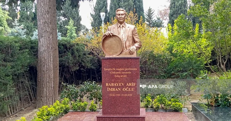 Xalq artisti Arif Babayevin qəbirüstü abidəsi ucaldılıb FOTO