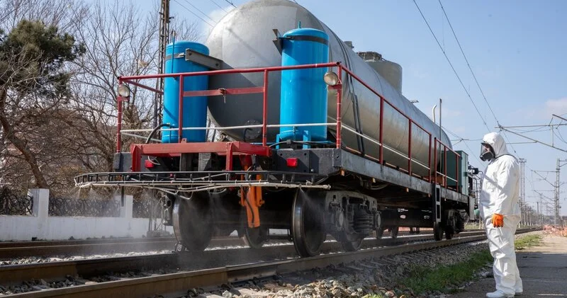 Dəmir yolu zolaqlarında alaq otlarına qarşı mübarizə aparılır