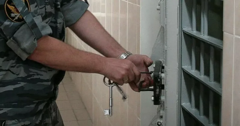 В России суд приговорил к 11 годам молодого мужчину за поджог военкомата
