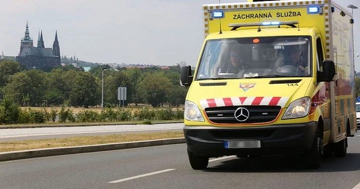 В Венгрии врач прямо на улице сделал сложную операцию на сердце
