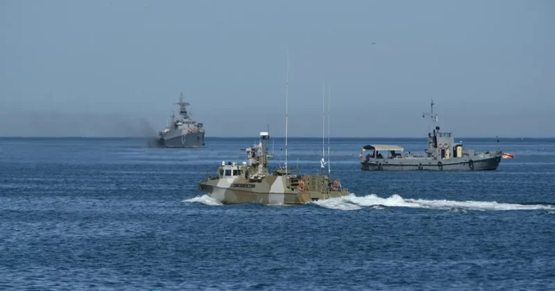 ВСУ: ВМС Украины поразили катера РФ, которые охраняли Керченский мост ВИДЕО