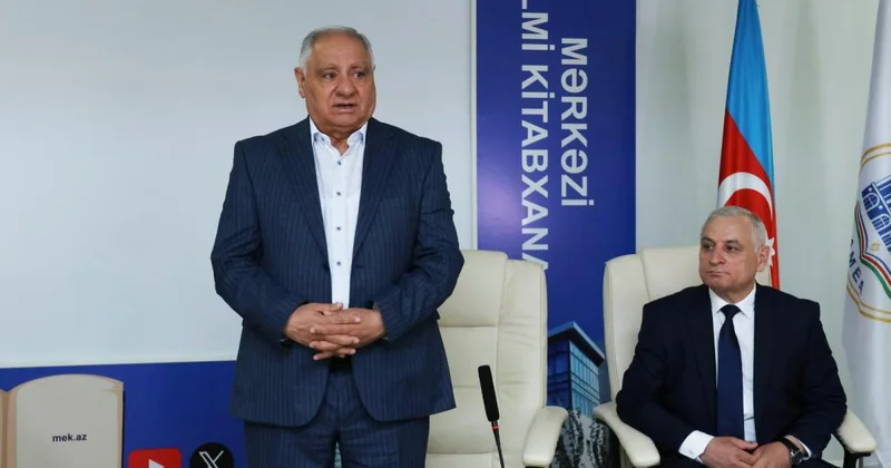 Bahəddin Həzinin yeni kitabı təqdim olunub “Biz həyatımızı iki kitab arasında yaşayırıq: Əlifba və Quran...”