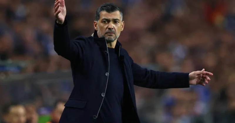 Milan baş məşqçisini istefaya göndərdi