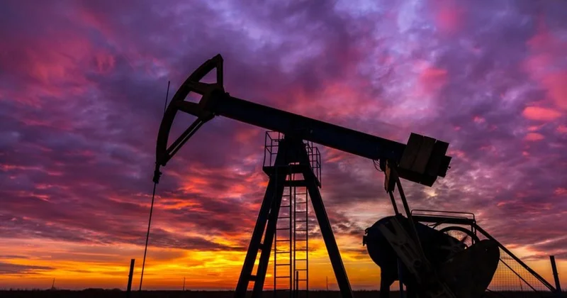 Цена нефти Brent на ICE опустилась ниже $63 за баррель впервые с 9 мая