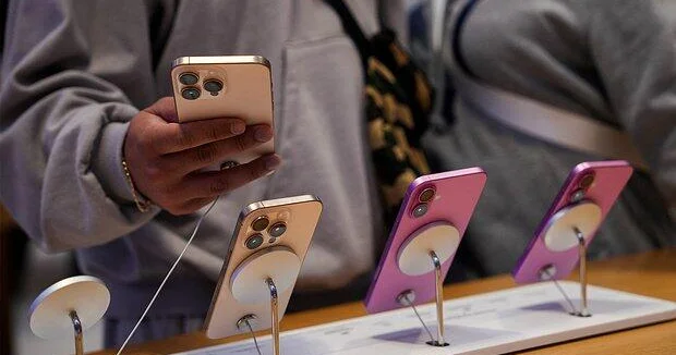 Экран iPhone снова увеличат