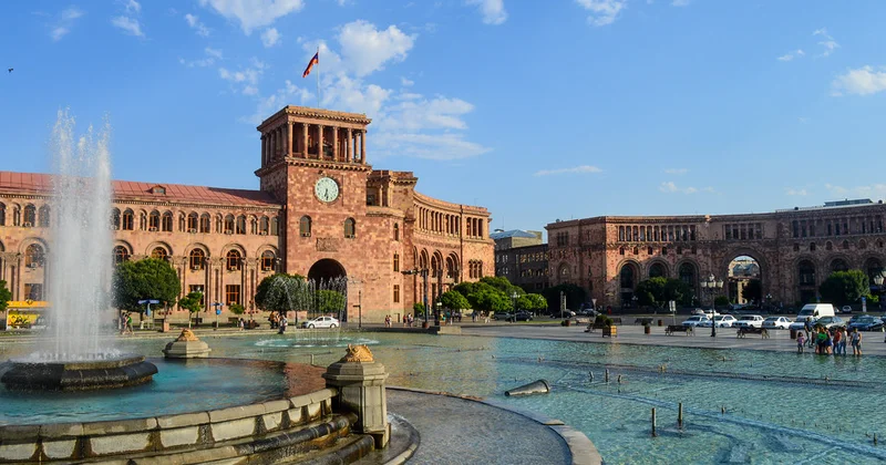 Ermənistanda kilsə və hökumət qarşı qarşıya: gərginlik artır