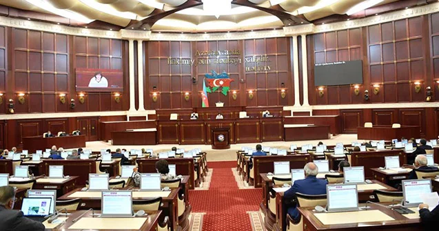Gender bərabərliyi ilə bağlı məsələ qəbul edildi