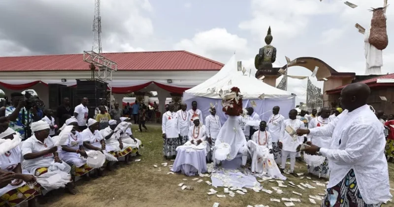 Nigeriyada pul səpələmək qadağan edildi