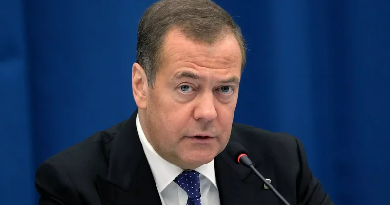 Zelenski birbaşa danışıqlar arzusu ilə seçkiləri təxirə salmaq istəyir