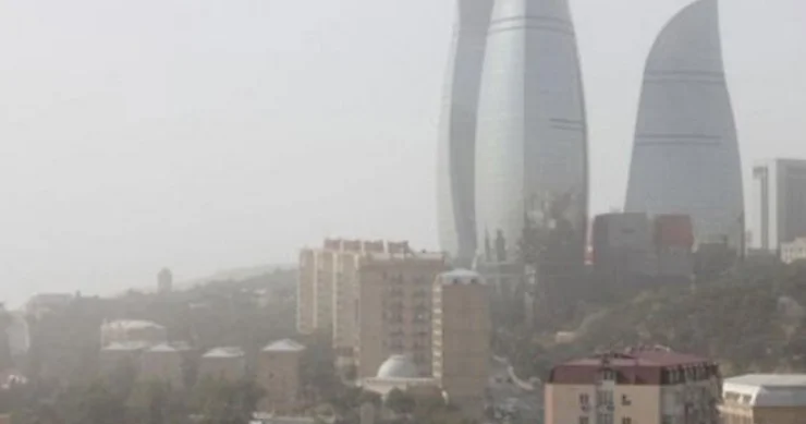 Bakını toz bürüyüb