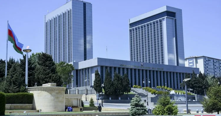 Milli Məclisdə təcili çağırış