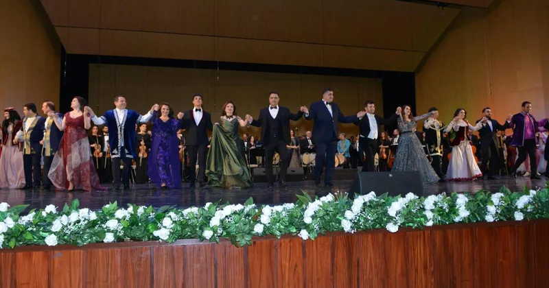 Opera və Balet Teatri Müstəqillik Gününə həsr olunmuş möhtəşəm konsert proqrami təqdim edib FOTO
