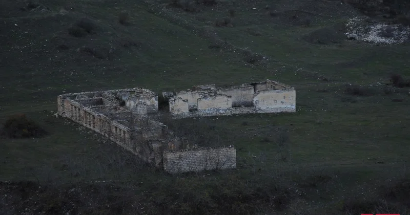 Deputat keçmiş məcburi köçkünlərin öz yurdlarında evlərini tikməsinə icazə verilməsini təklif edib