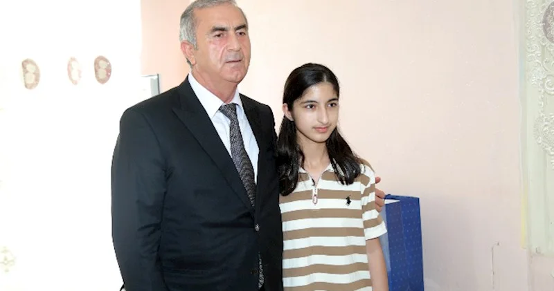 Hacıqabul RİH başçısı imkanları məhdud xüsusi istedada malik Zəhraya baş çəkib FOTOLAR