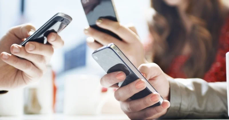 Mobil telefonlar başa bəladır