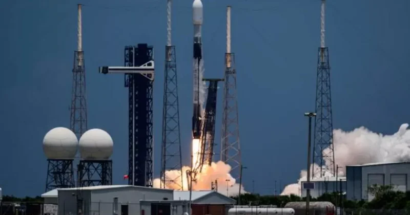 SpaceX вывел на орбиту военный спутник