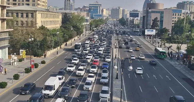 Заторы на ряде улиц Баку СПИСОК
