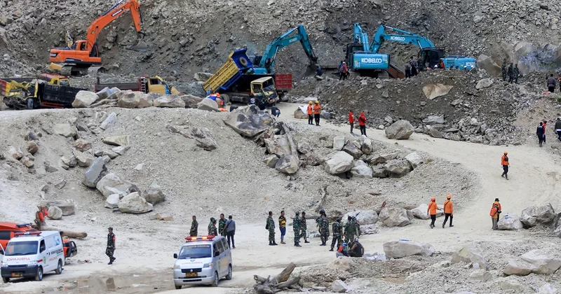 Daş karxanasında uçqun: Çox sayda ölən var