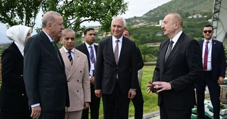 Laçında keçirilən Üçtərəfli Zirvə Toplantısı ilk növbədə “Böyük Qayıdış”ın zirvə nöqtəsi kimi qiymətləndirilməlidir RƏY