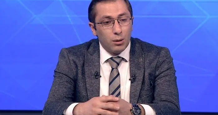 Həmin müəllimə ilə bağlı dərhal araşdırma aparılmalı, onun fəaliyyətinə qiymət verilməlidir Ekspert