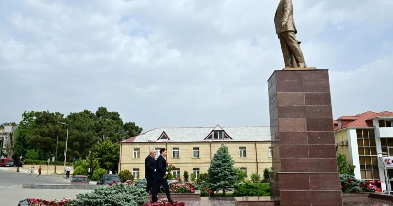 Mədəniyyət naziri Adil Kərimli Siyəzəndə vətəndaşların müraciətlərini dinləyib