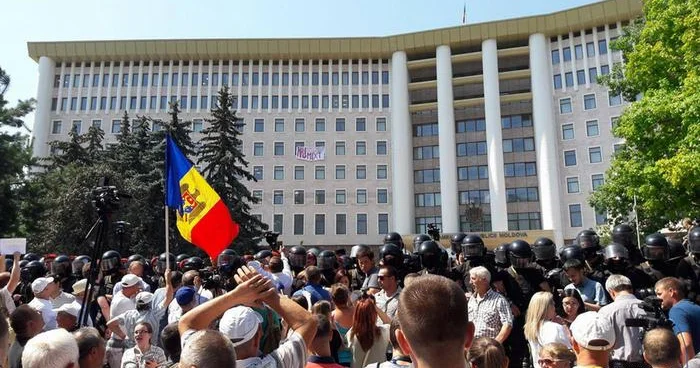 Bu ölkə də Rusiya diplomatını ölkədən qovur?