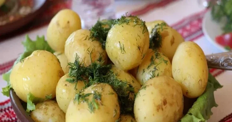 Təzə kartofu soymaq lazımdırmı? Qabığı bu halda təhlükəlidir