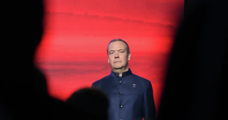 “Bu hələ çiçəklərdir, ağzınızı yumun“ Medvedev