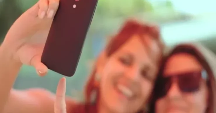 Selfi çəkərkən barmaqlarınızı gizlədin Bu çox təhlükəlidir